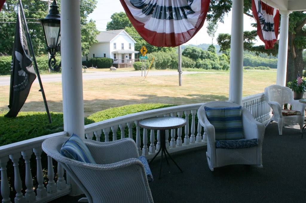 Inn Between | restaurant | 2290 W Genesee Turnpike, Camillus, NY 13031, USA | 3156723166 OR +1 315-672-3166