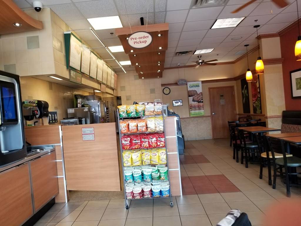 Subway | meal takeaway | 5636 Glen Erin Dr Unit 2A, Mississauga, ON L5M 6B1, Canada | 9058584789 OR +1 905-858-4789