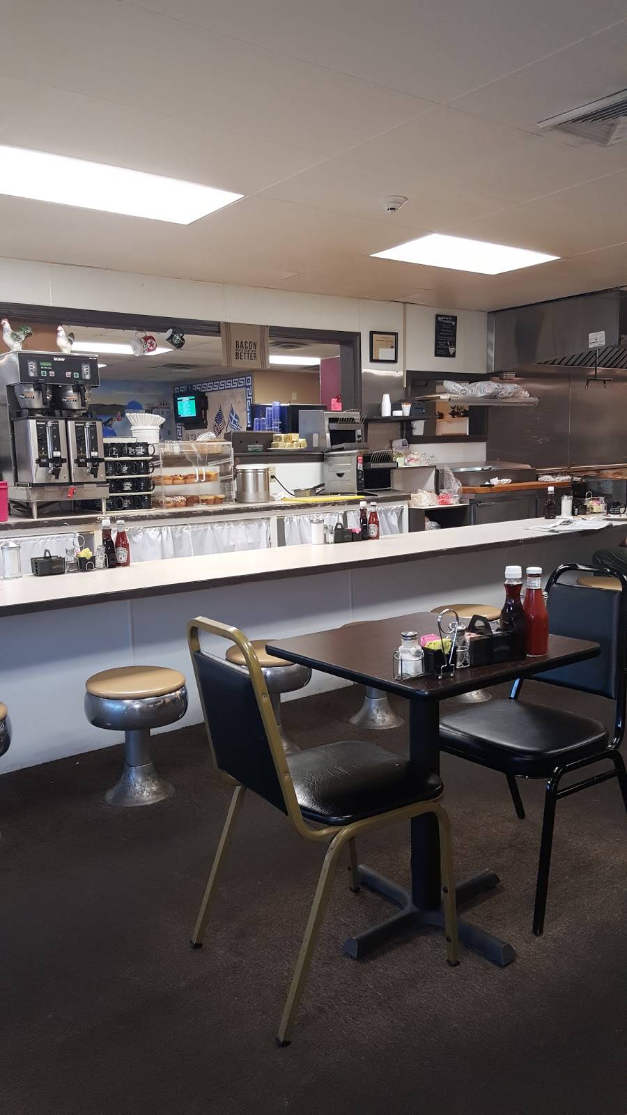 Petros Breakfast & Lunch | restaurant | 351 Front St, Chicopee, MA 01013, USA | 4133314422 OR +1 413-331-4422