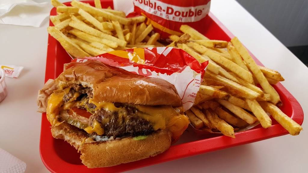 In-N-Out Burger | restaurant | 331 Railroad Canyon Rd, Lake Elsinore, CA 92532, USA | 8007861000 OR +1 800-786-1000
