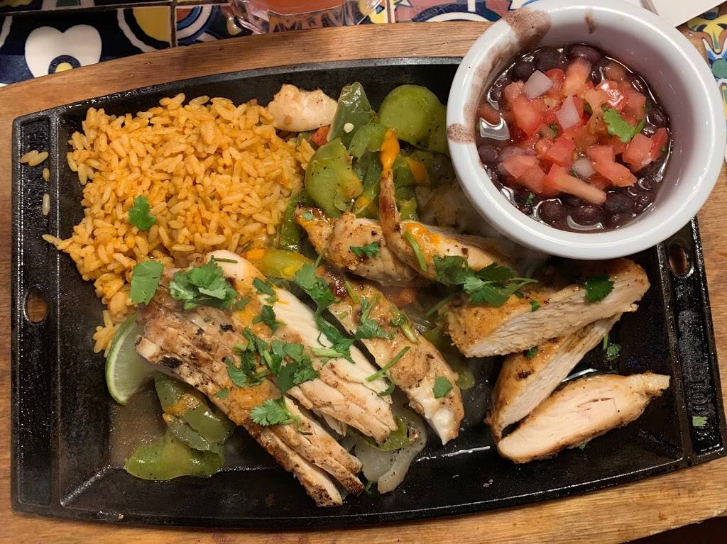 Chilis Grill & Bar | meal takeaway | 2409 N Richmond Rd, McHenry, IL 60050, USA | 8155780223 OR +1 815-578-0223