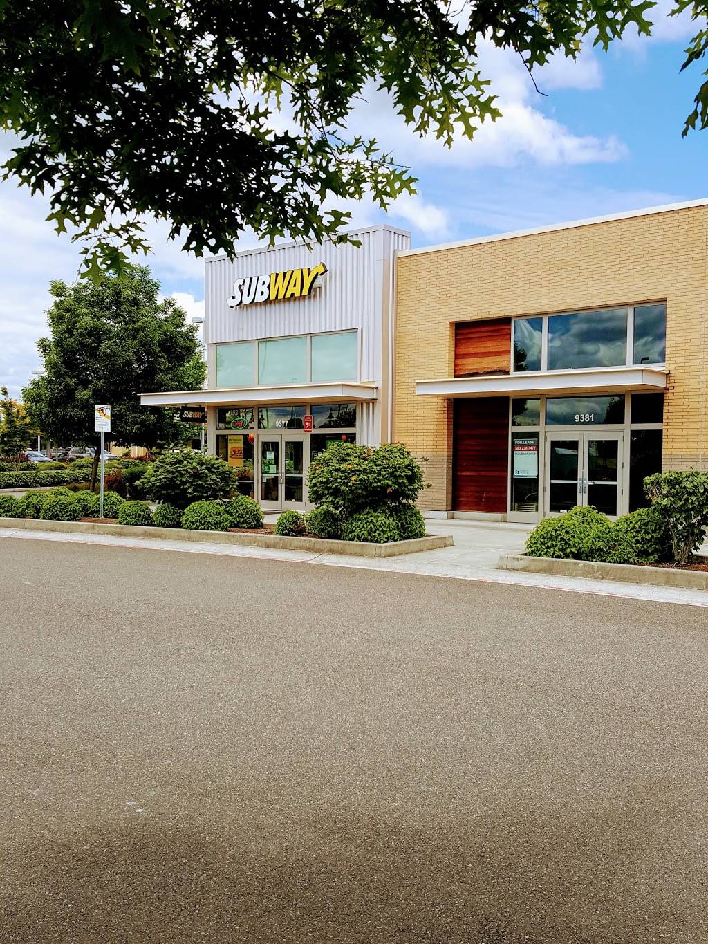 Subway | meal takeaway | 9377 NE Cascades Pkwy, Portland, OR 97220, USA | 5035484889 OR +1 503-548-4889