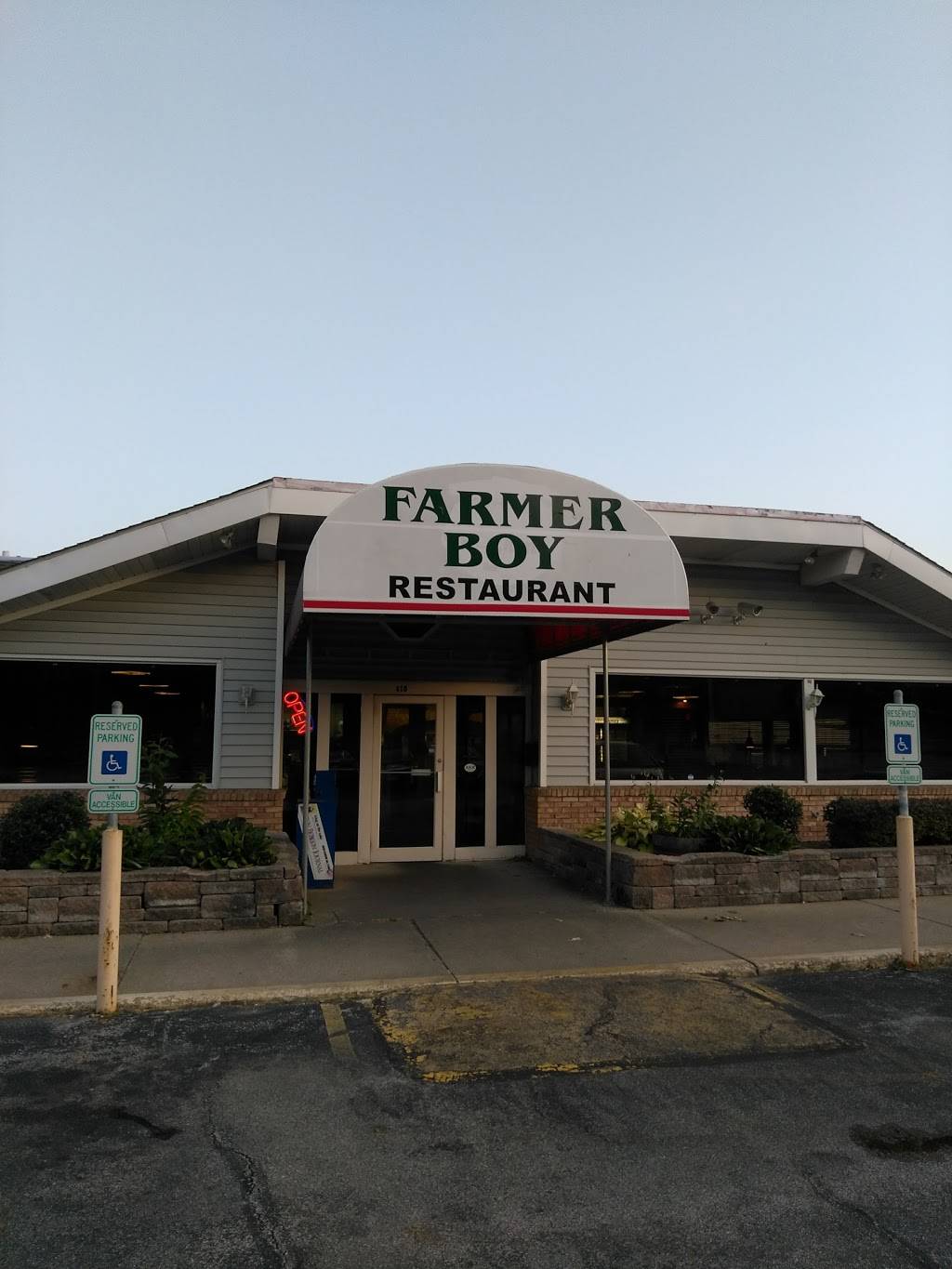 Farmer Boy Restaurant | restaurant | 610 E Cuyahoga Falls Ave, Akron, OH 44310, USA | 3309284727 OR +1 330-928-4727