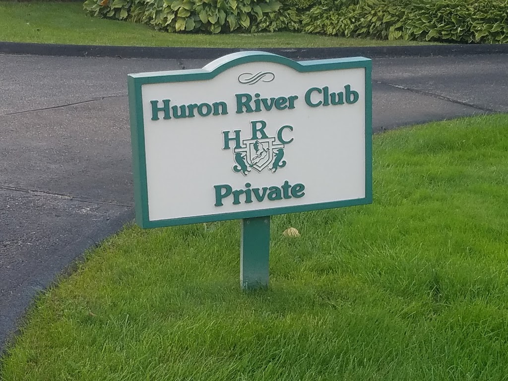 Huron River Hunting & Fishing Club | restaurant | 22575 Farmington Rd, Farmington, MI 48336, USA | 2484771000 OR +1 248-477-1000