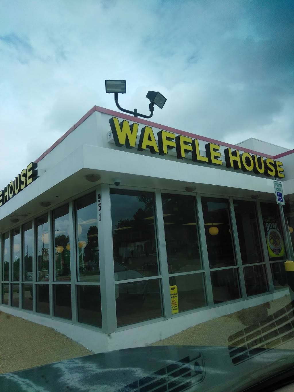 Waffle House | meal takeaway | 931 9th Ave N, Bessemer, AL 35020, USA | 2054286306 OR +1 205-428-6306