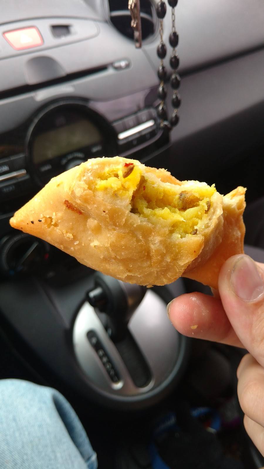 Malton Sweets & Samosa Factory | restaurant | 7052 Airport Rd, Mississauga, ON L4T 2G8, Canada | 9056732136 OR +1 905-673-2136