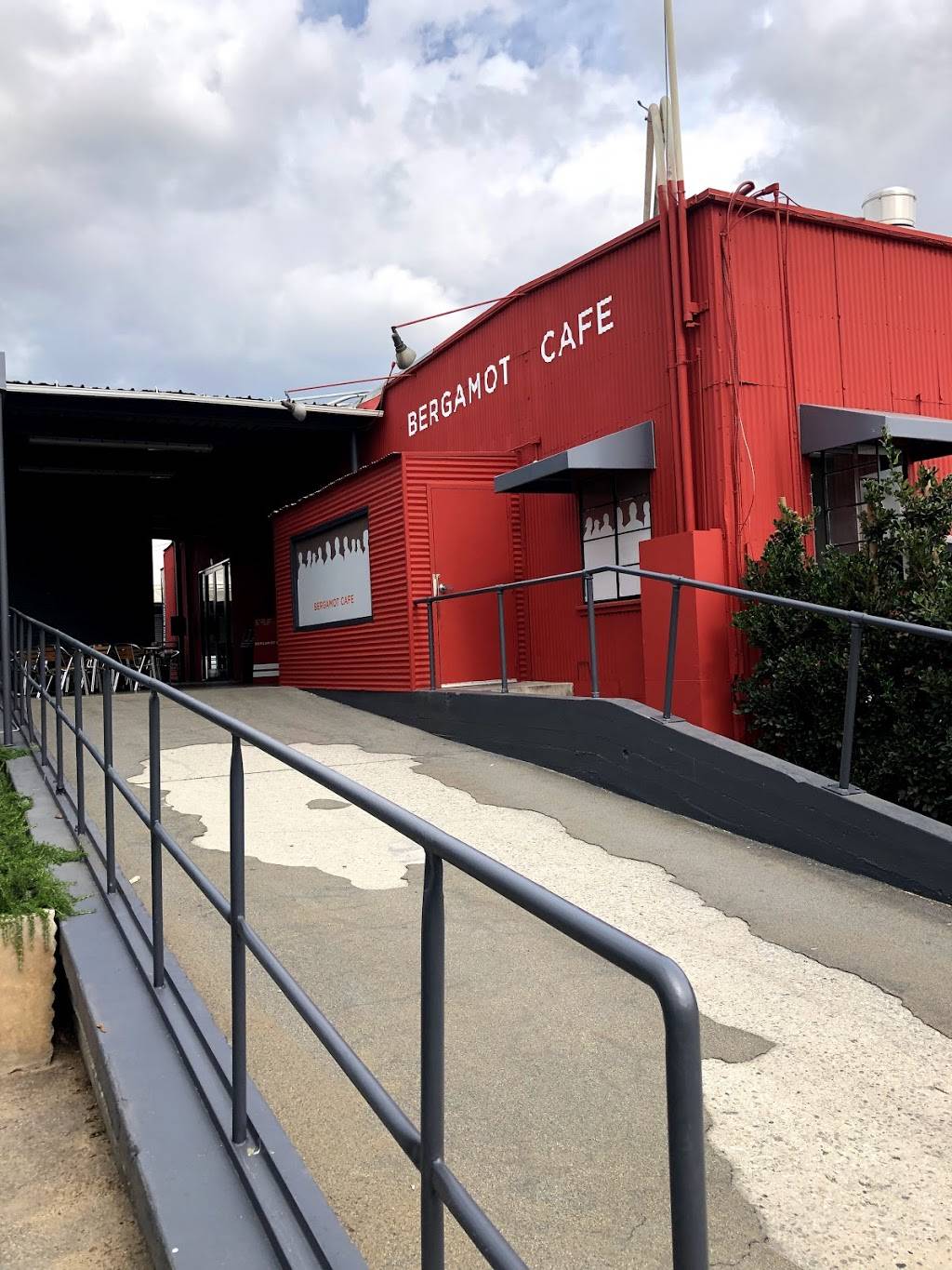 Bergamot Cafe | restaurant | 2525 Michigan Ave A3, Santa Monica, CA 90404, USA | 3108284001 OR +1 310-828-4001