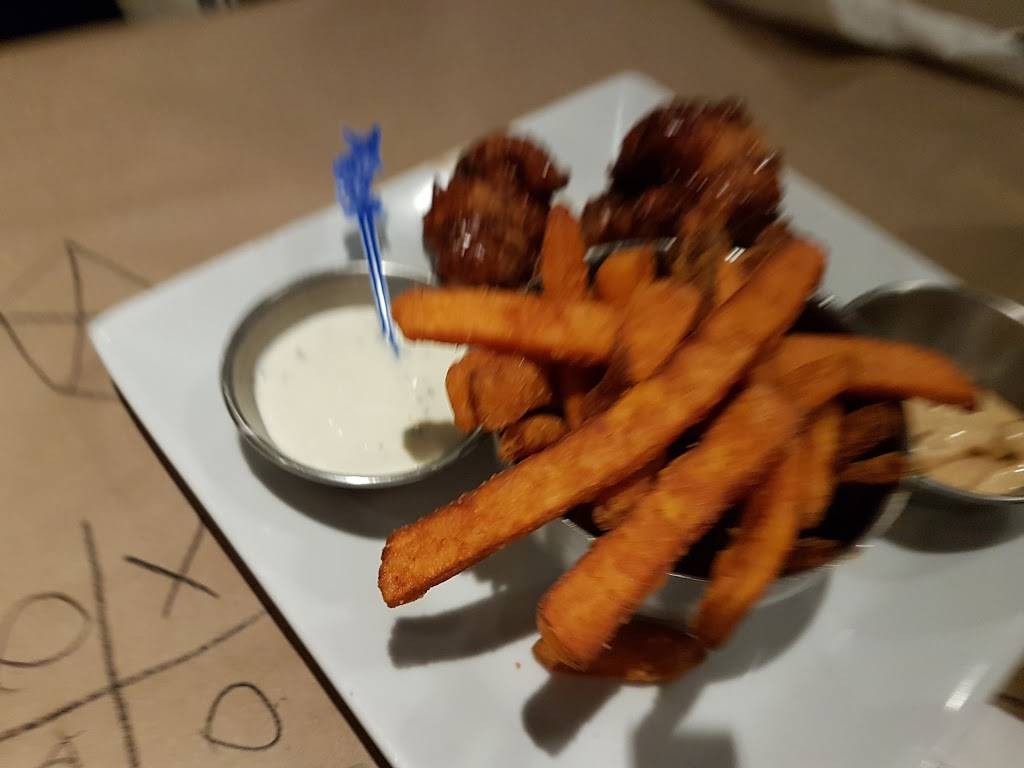 Jack Astors Bar & Grill | restaurant | 1060 Don Mills Rd, North York, ON M3C 0H8, Canada | 4163319238 OR +1 416-331-9238