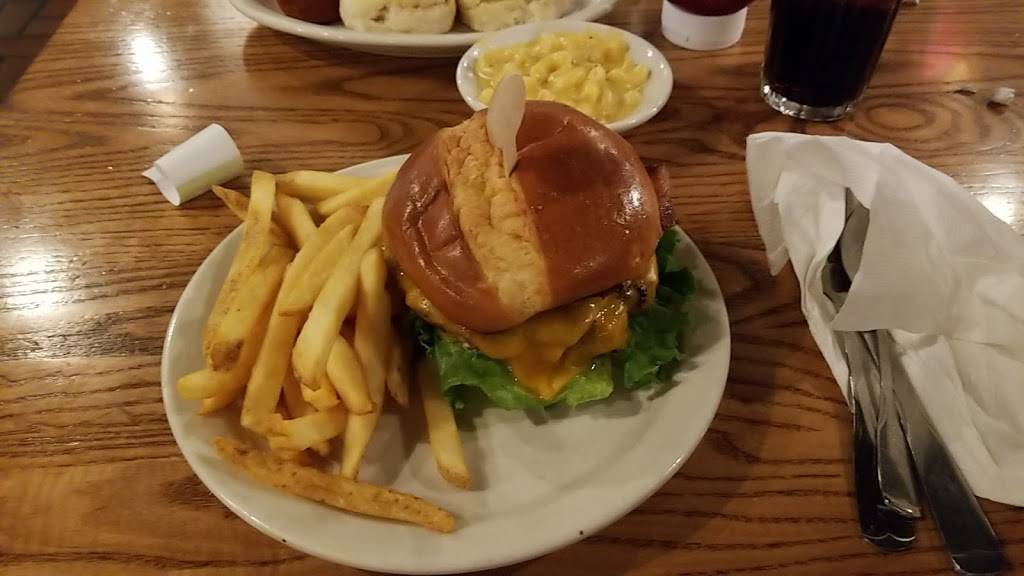 Cracker Barrel Old Country Store | restaurant | 475 Rivers Edge Dr, Milford, OH 45150, USA | 5138316635 OR +1 513-831-6635