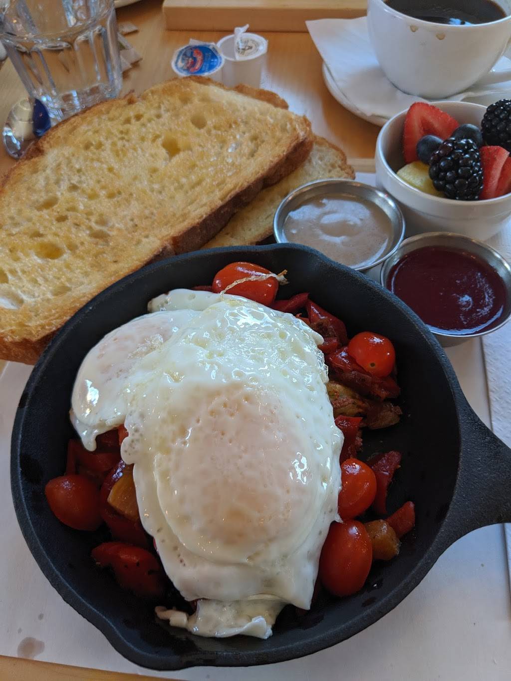 La Shop | cafe | 274 Rue Principale E, Magog, QC J1X 4X5, Canada | 8198432093 OR +1 819-843-2093