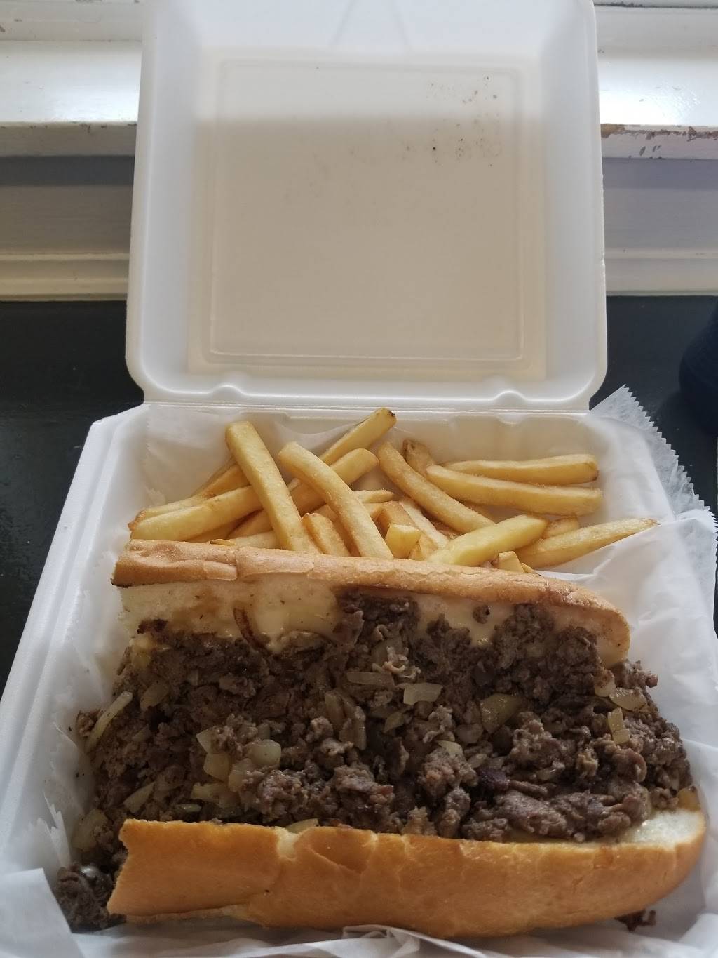 Big Joes Sandwich Shop | restaurant | 416 Wanamaker Ave, Essington, PA 19029, USA | 6105212444 OR +1 610-521-2444