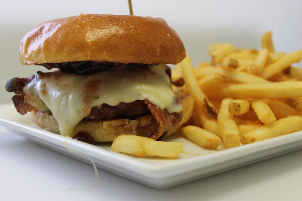 Fielders Choice Tap & Table | restaurant | 2300 Gleason Ct, Northfield, MN 55057, USA | 5076454500 OR +1 507-645-4500