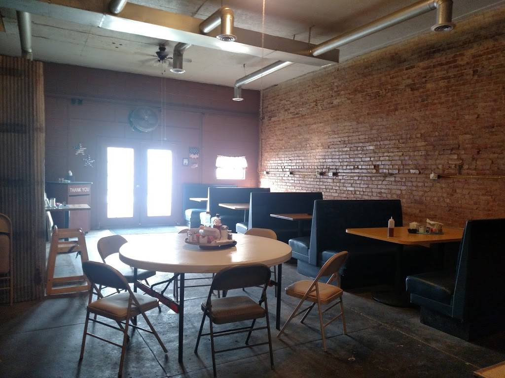 Family & Friends Cafe LLC | restaurant | 106 E Main St, Drexel, MO 64742, USA | 8166572001 OR +1 816-657-2001