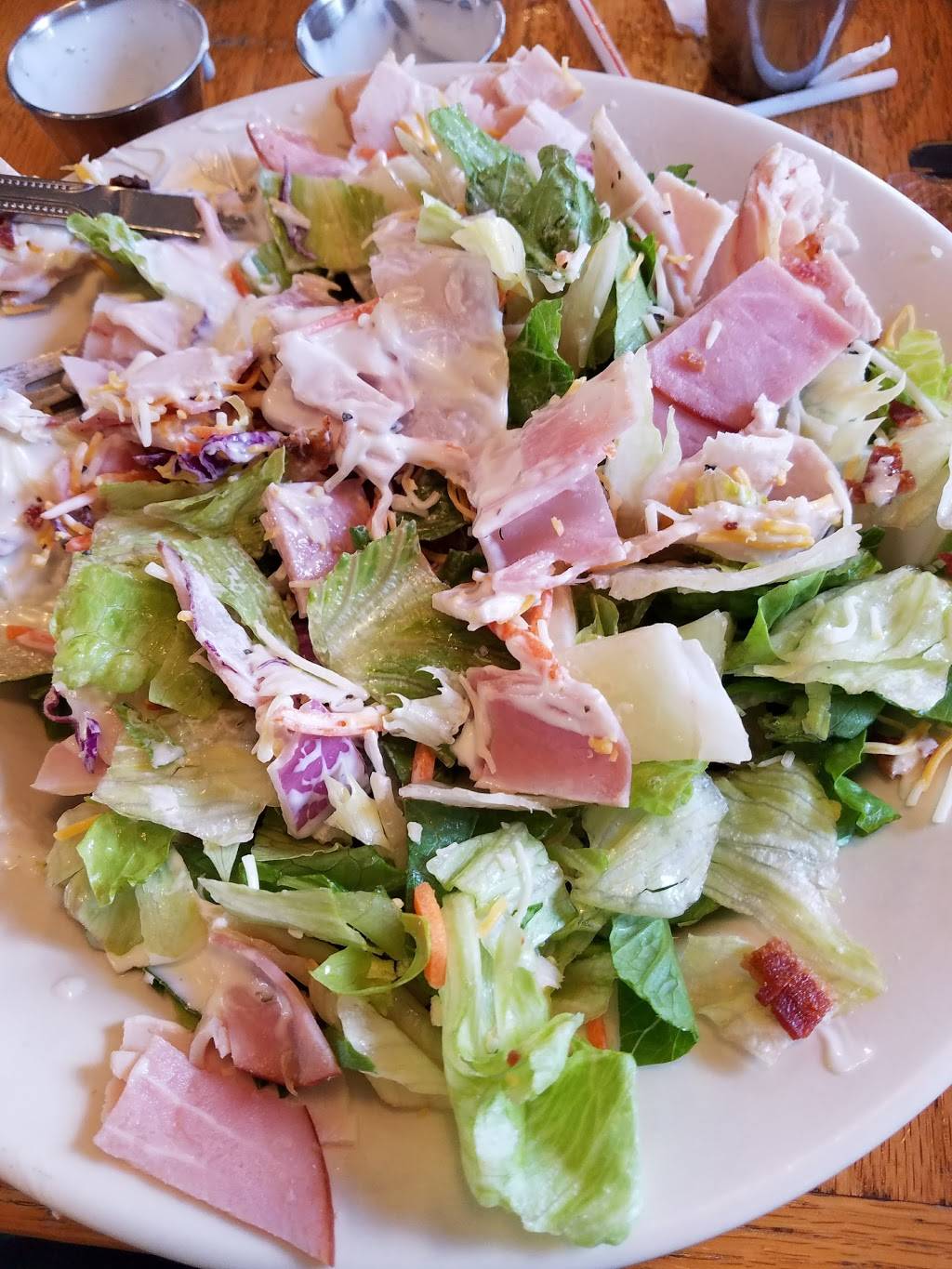 Saras Family Restaurant | restaurant | 5792 Coventry Ln, Fort Wayne, IN 46804, USA | 2604364185 OR +1 260-436-4185