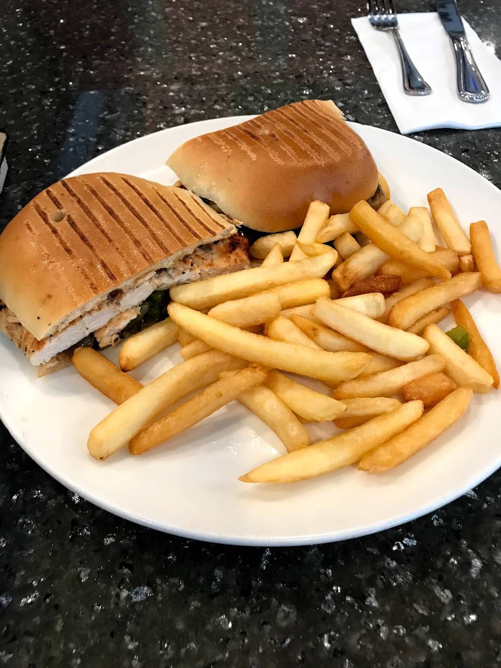 Omega Diner Restaurant | restaurant | 1809 Lakeville Rd, New Hyde Park, NY 11040, USA | 5163544666 OR +1 516-354-4666