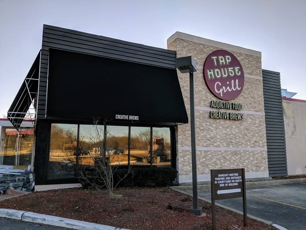 Tap House Grill | restaurant | 1090 S Milwaukee Ave, Wheeling, IL 60090, USA | 8472151210 OR +1 847-215-1210