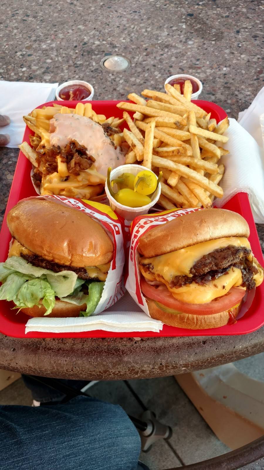 In-N-Out Burger | restaurant | 11 Rollins Rd, Millbrae, CA 94030, USA | 8007861000 OR +1 800-786-1000