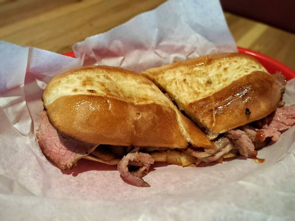 Haucks Grill | restaurant | 142 W Main St, Turlock, CA 95380, USA | 2092502653 OR +1 209-250-2653