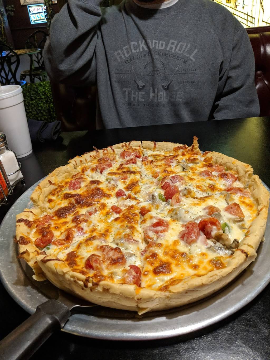 La Gondola Spaghetti House | meal takeaway | 700 E War Memorial Dr, Peoria, IL 61614, USA | 3096880800 OR +1 309-688-0800