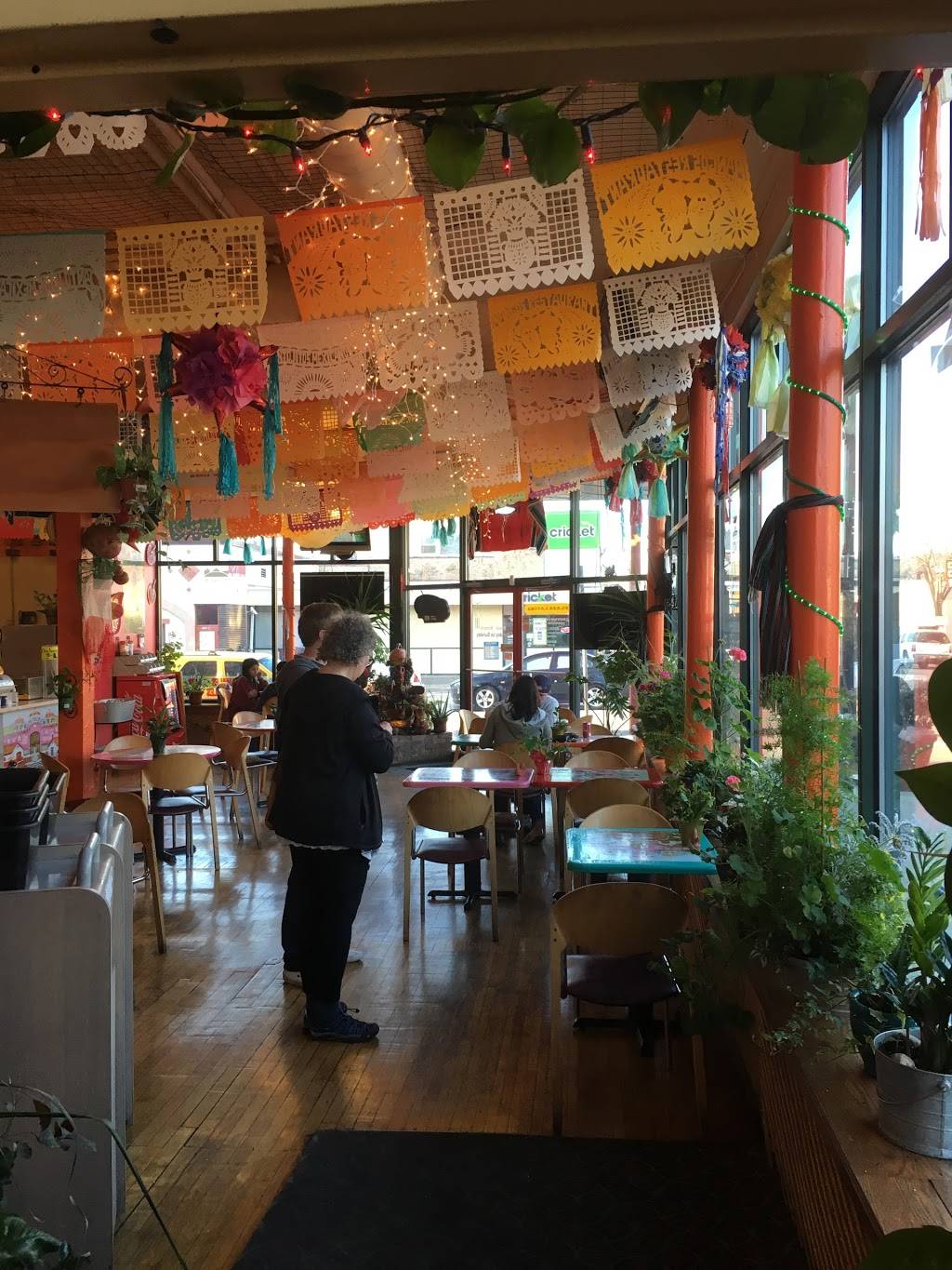 Plaza Latina | restaurant | 927 Payne Ave, St Paul, MN 55130, USA | 6517766300 OR +1 651-776-6300