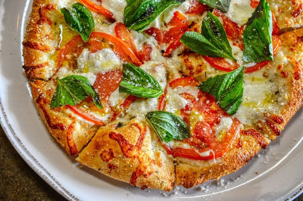 Leos Italian Social | restaurant | 2251 Front St, Cuyahoga Falls, OH 44221, USA | 3304004427 OR +1 330-400-4427