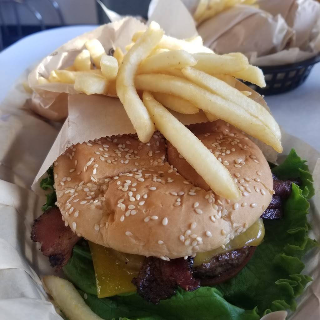 Burgerville | meal takeaway | 8320 NE Vancouver Plaza Dr, Vancouver, WA 98662, USA | 3609446230 OR +1 360-944-6230