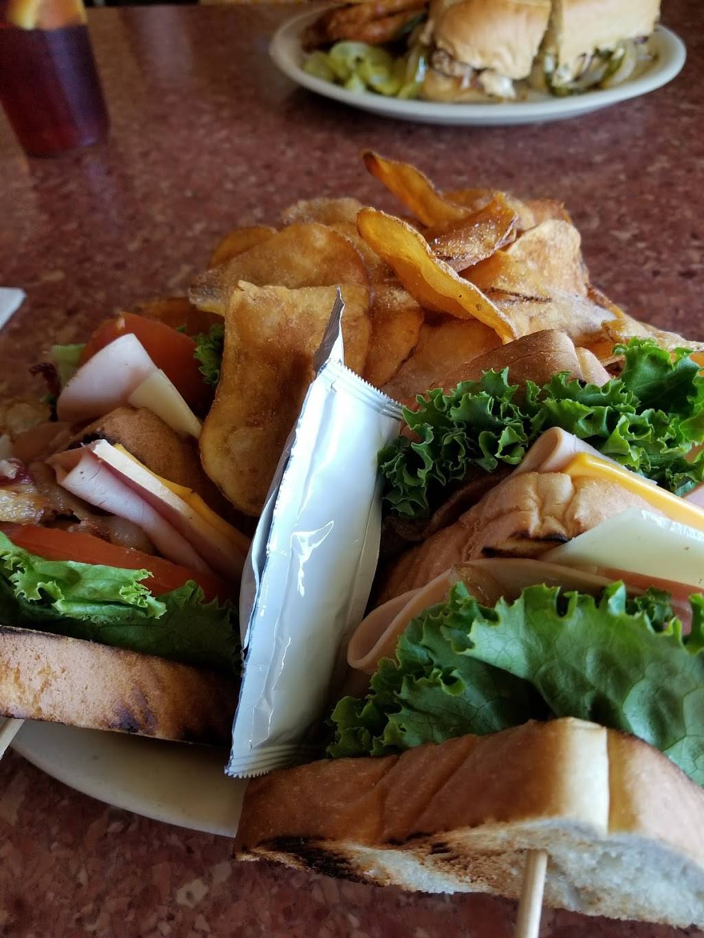 Trenton House | restaurant | 2 E Broadway, Trenton, IL 62293, USA | 6182242400 OR +1 618-224-2400