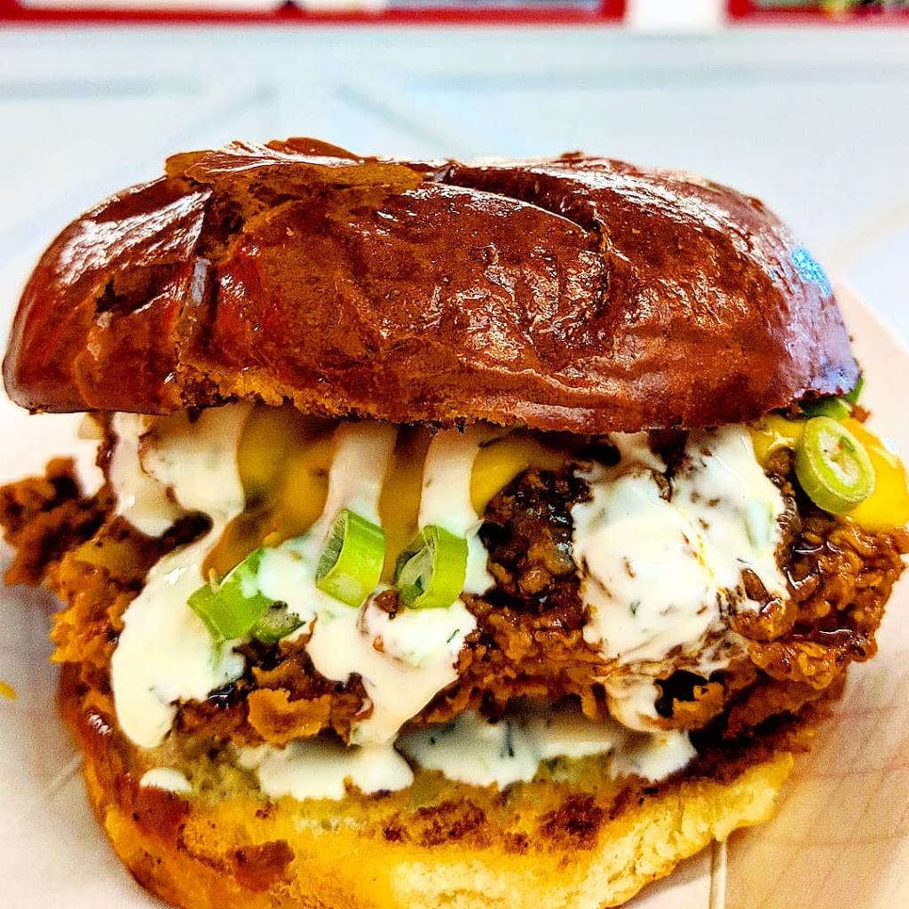 Burger Royale | restaurant | 2921 ON-11, Oro Station, ON L0L 2E0, Canada | 7054876978 OR +1 705-487-6978