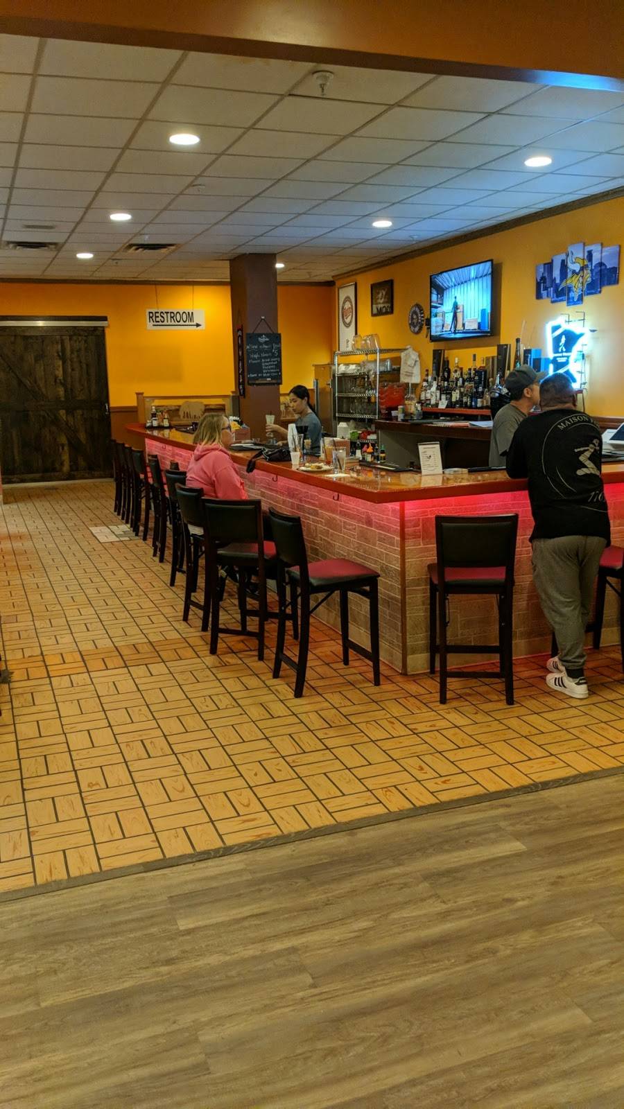 Cups and Cheers International Sports Bar Restaurant | restaurant | 1626 White Bear Ave, St Paul, MN 55106, USA | 6513308614 OR +1 651-330-8614