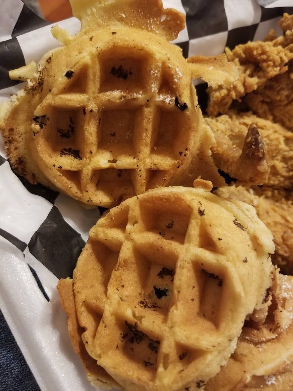 The South Chicken & Waffles Express | restaurant | 13980 Nacogdoches Rd, San Antonio, TX 78217, USA | 2102570018 OR +1 210-257-0018