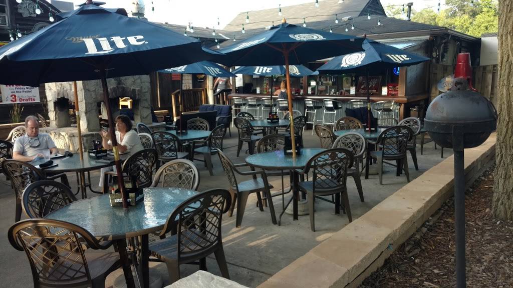 Hawthornes Backyard | restaurant | 1200 W Hawthorne Ln, West Chicago, IL 60185, USA | 6302936700 OR +1 630-293-6700