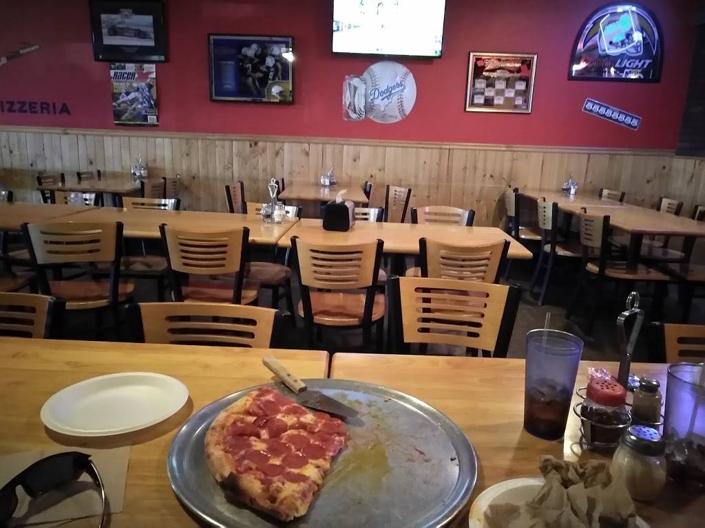 Fratellis Pizzeria | restaurant | 15065 Vista Rd, Helendale, CA 92342, USA | 7608436902 OR +1 760-843-6902