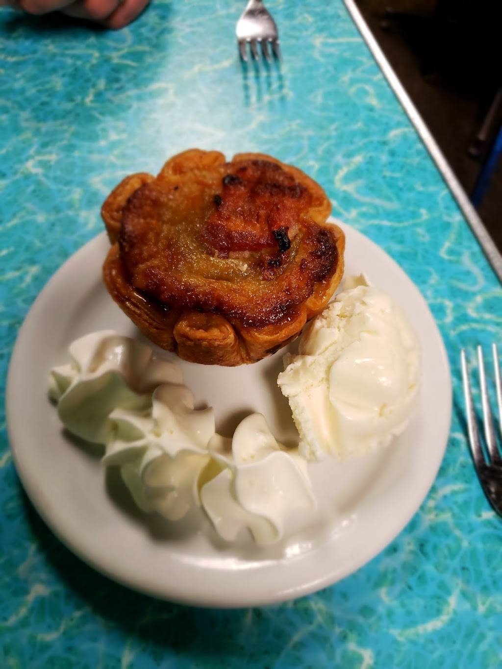 Madelyns Diner | restaurant | 377 Huron St, Stratford, ON N5A 5T6, Canada | 5192735296 OR +1 519-273-5296