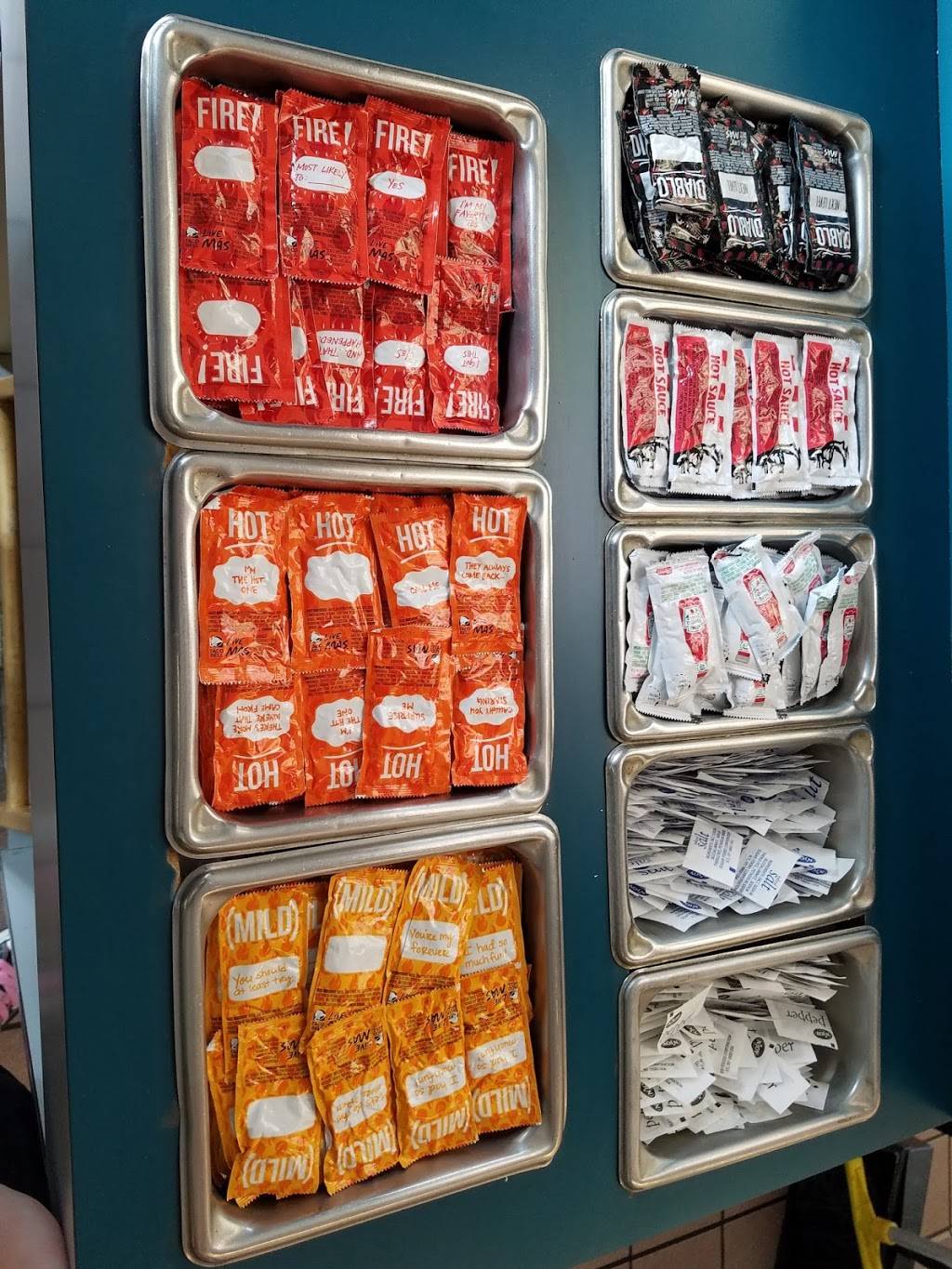 KFC | restaurant | 2666 Constitution Blvd, Beaver Falls, PA 15010, USA | 7248439797 OR +1 724-843-9797