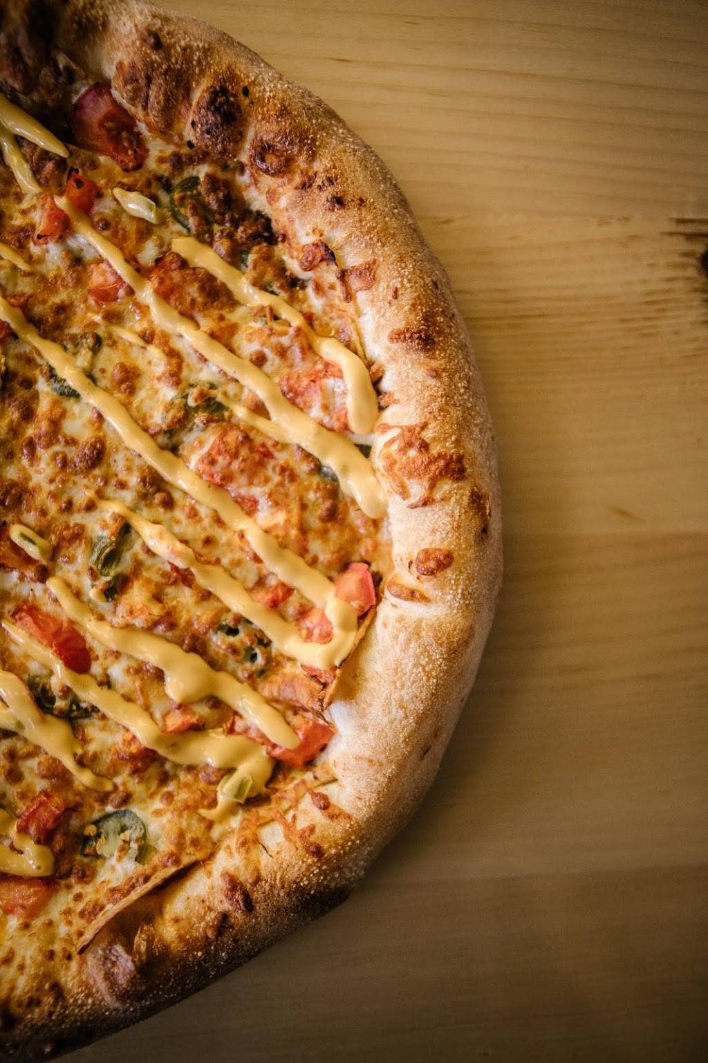 Ramone Pizzeria et Cantine | restaurant | 238 Chemin des Patriotes N, Mont-Saint-Hilaire, QC J3H 3H3, Canada | 4504464040 OR +1 450-446-4040