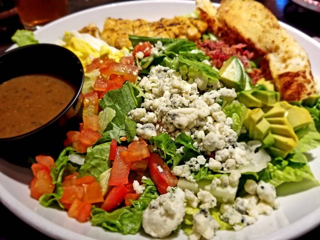 Red Robin Gourmet Burgers and Brews | restaurant | 27063 McBean Pkwy, Valencia, CA 91355, USA | 6612602411 OR +1 661-260-2411