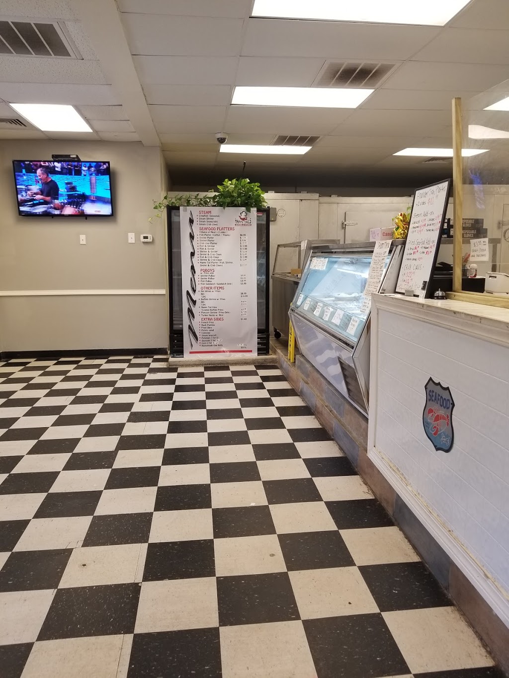 Happy tails seafood | restaurant | 4880 Lakeland Dr, Mobile, AL 36619, USA | 2514089839 OR +1 251-408-9839