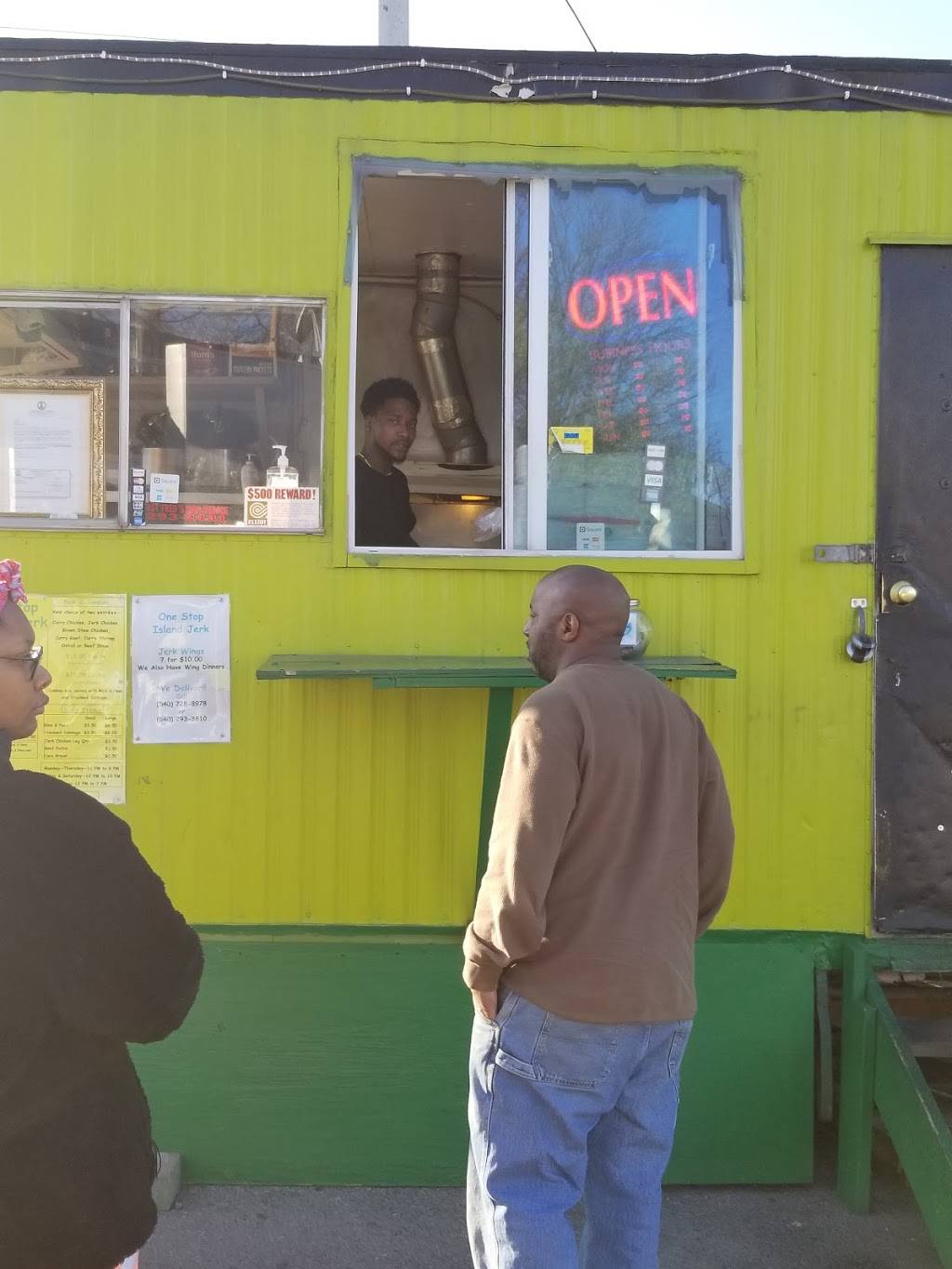 Island Jerk | restaurant | 2348 Melrose Ave NW, Roanoke, VA 24017, USA | 5407288978 OR +1 540-728-8978