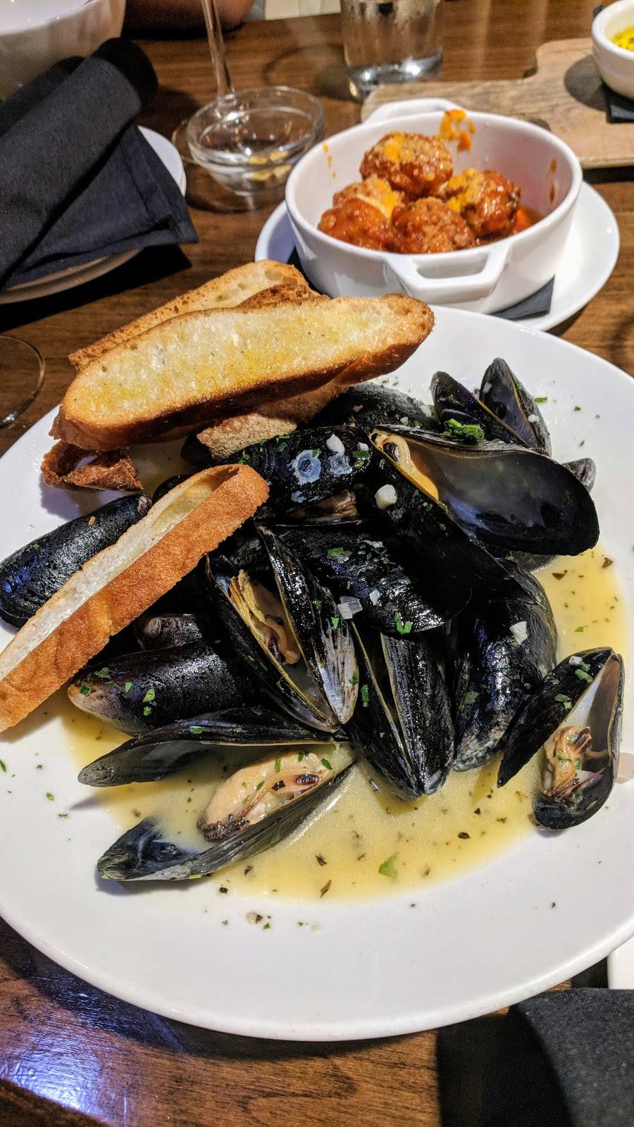 Hanks Pasta Bar | restaurant | 600 Montgomery St, Alexandria, VA 22314, USA | 5713124117 OR +1 571-312-4117