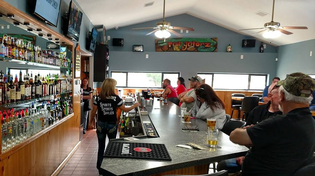 Tailgatorz | restaurant | 3411 S Ridgewood Ave, Edgewater, FL 32141, USA | 3864104783 OR +1 386-410-4783