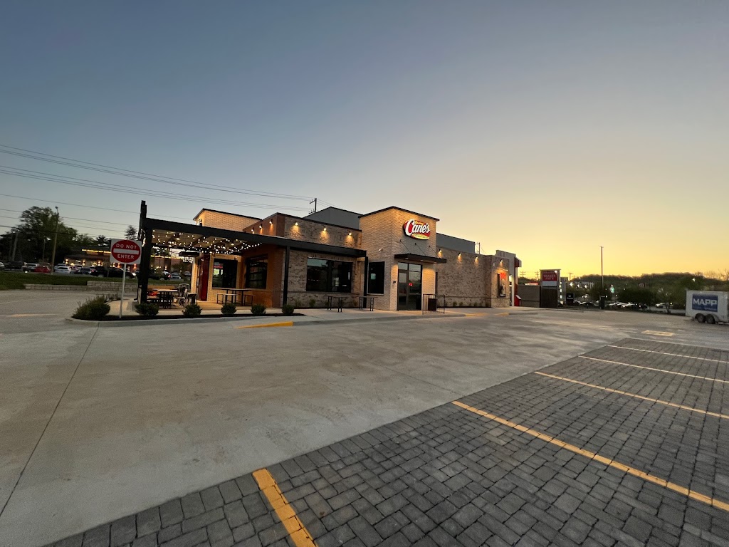 Raising Canes Chicken Fingers | restaurant | 36 White Bridge Pike, Nashville, TN 37205, USA | 6158823050 OR +1 615-882-3050