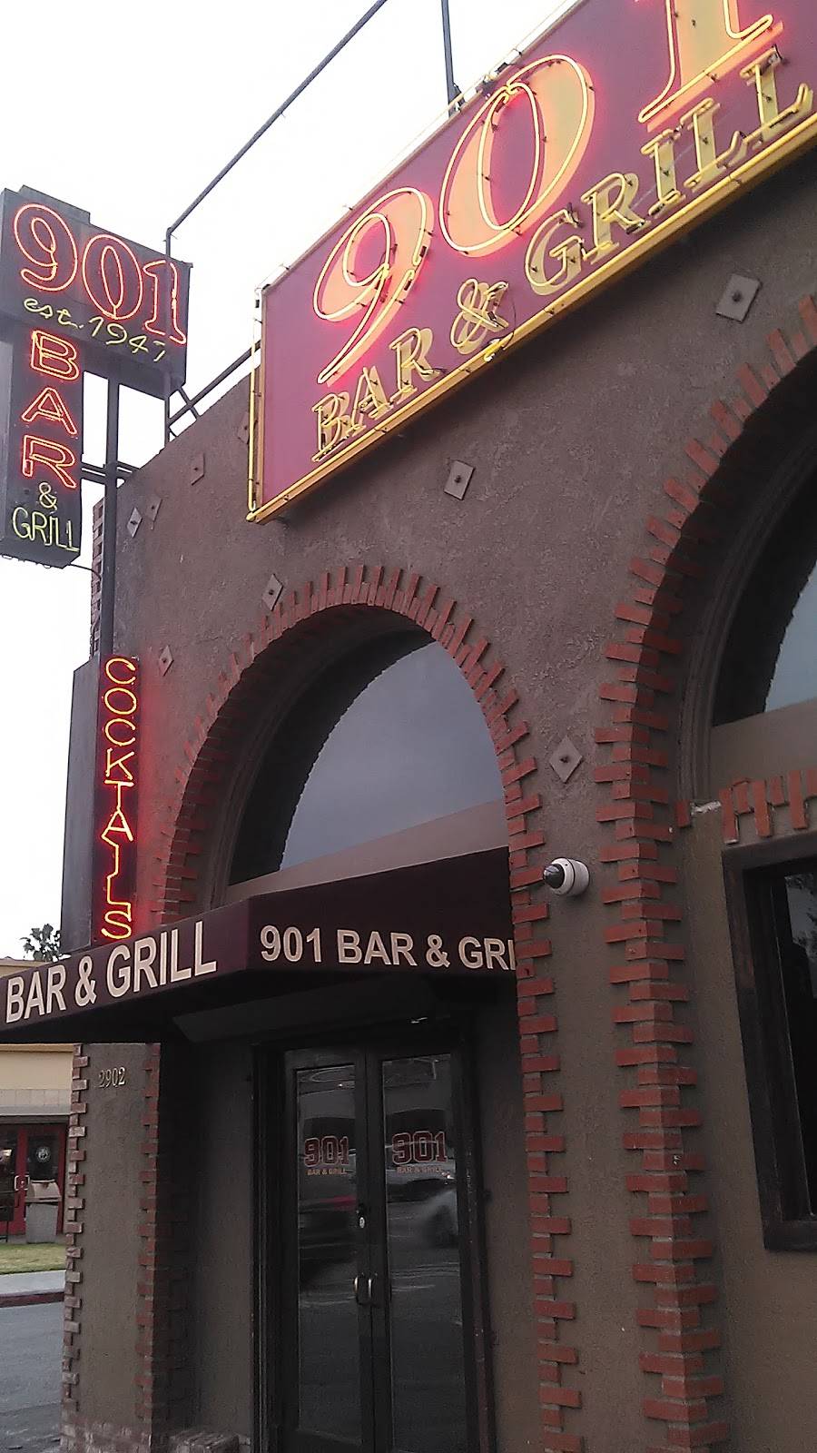 901 Bar and Grill | restaurant | 2902 S Figueroa St, Los Angeles, CA 90007, USA | 2137457900 OR +1 213-745-7900