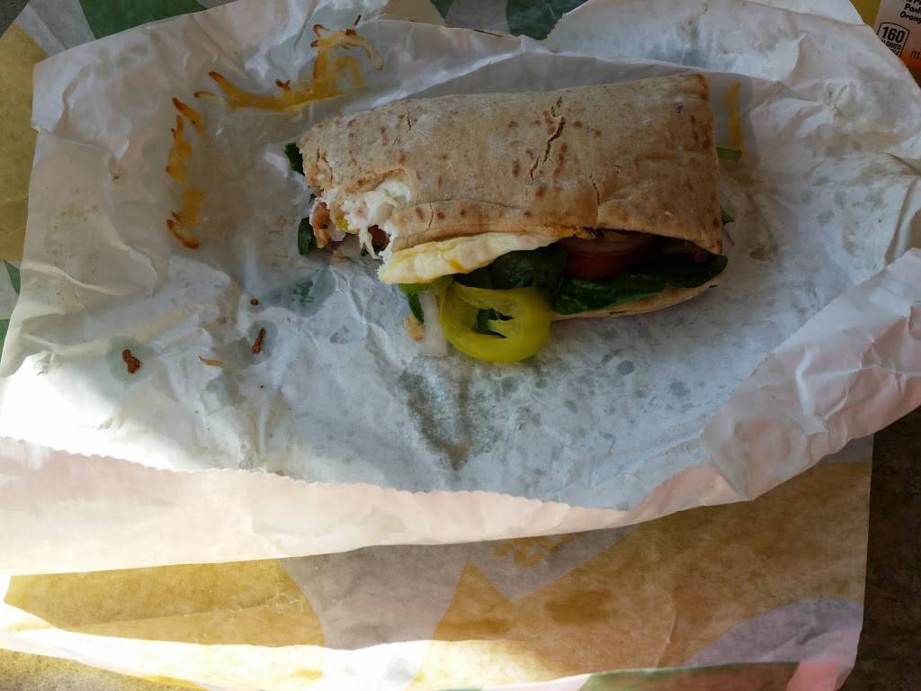 Subway | restaurant | 2977 Henry St, Muskegon, MI 49441, USA | 2317332542 OR +1 231-733-2542