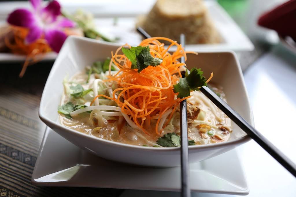 Tantra Asian Bistro | restaurant | 589 E 53rd St, Davenport, IA 52807, USA | 5634458898 OR +1 563-445-8898