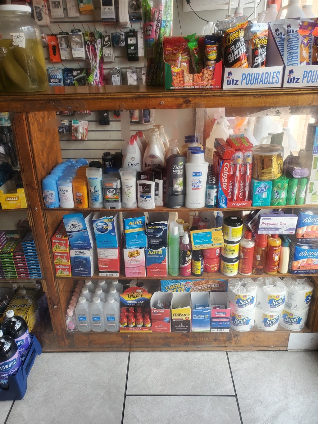 Penningtons Food and Snacks Galore | restaurant | 410 E 79th St, Chicago, IL 60619, USA | 7736754070 OR +1 773-675-4070