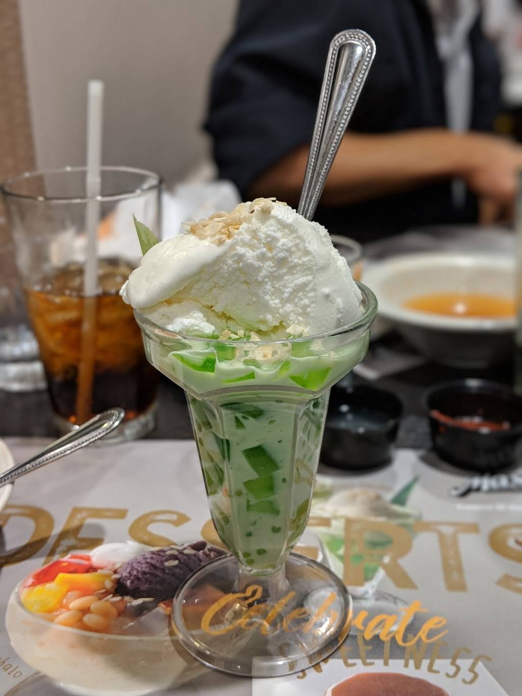 Maxs | restaurant | 313 W Broadway, Glendale, CA 91204, USA | 8186377751 OR +1 818-637-7751