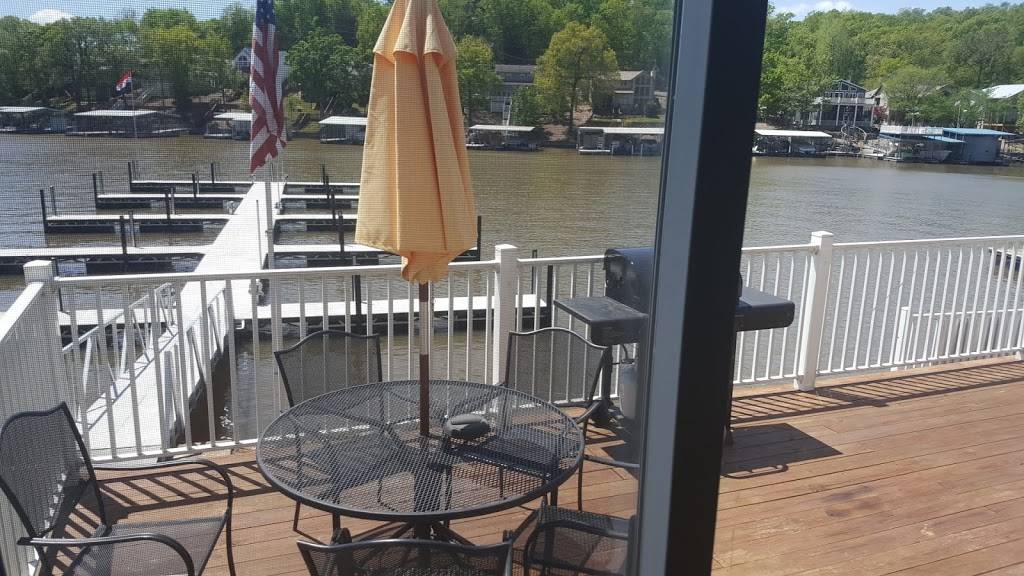 Coconuts Caribbean Beach Bar & Grill | restaurant | 15208 Red Hollow Rd, Gravois Mills, MO 65037, USA | 5733726500 OR +1 573-372-6500