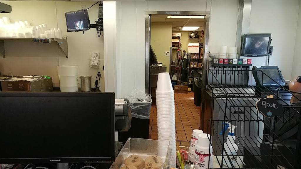 Hog Wild Pit Bar-B-Q | restaurant | 1905 W Broadway, Council Bluffs, IA 51501, USA | 7122565421 OR +1 712-256-5421