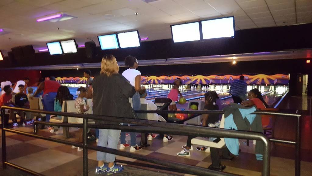 AMF Auburn Lanes | restaurant | 719 Opelika Rd, Auburn, AL 36830, USA | 3348876573 OR +1 334-887-6573