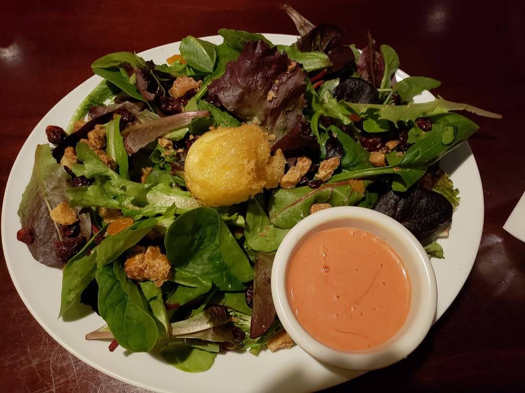 The Vineyard Wine Company | restaurant | 1140 Townpark Ave #1260, Lake Mary, FL 32746, USA | 4078339463 OR +1 407-833-9463